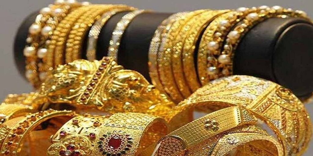Gold-Silver Price Today: सोने की कीमत में उछाल… 22 कैरेट गोल्ड 98,000 रुपये के पार, चांदी के दाम भी बढ़े