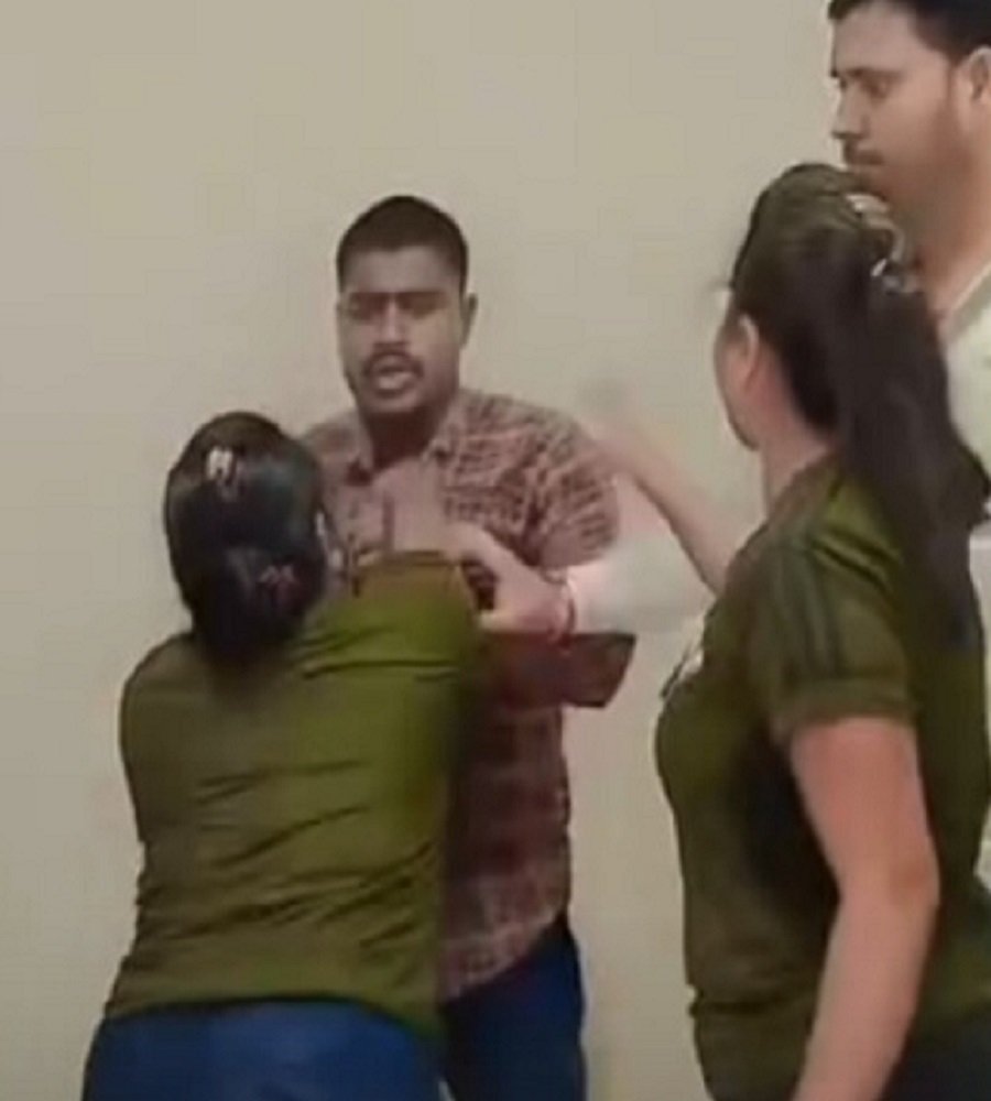 Chhattisgarh News: महिला बाउंसरों की युवक पर बर्बर पिटाई, प्रमोशन के विवाद में सनसनीखेज घटना