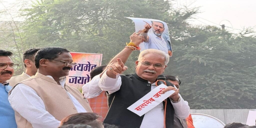 National Herald Case : नेशनल हेराल्ड मामले को लेकर कांग्रेस का विरोध, रायपुर में भाजपा कार्यालय की ओर कूच करने वाले नेताओं को पुलिस ने रोका