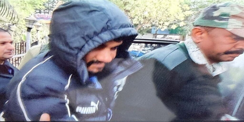 Chhattisgarh : झारखंड के कुख्यात गैंगस्टर मयंक सिंह को छत्तीसगढ़ पुलिस ने रायपुर लाया, कोर्ट में जल्द करेगी पेश…